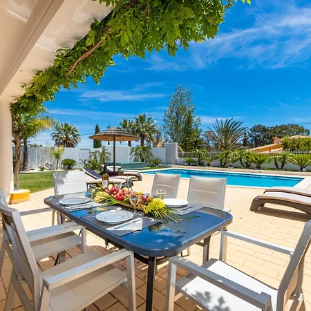 Casinha * Αλμπουφέιρα