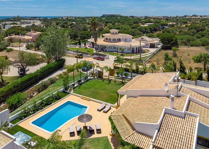 Casinha Αλμπουφέιρα